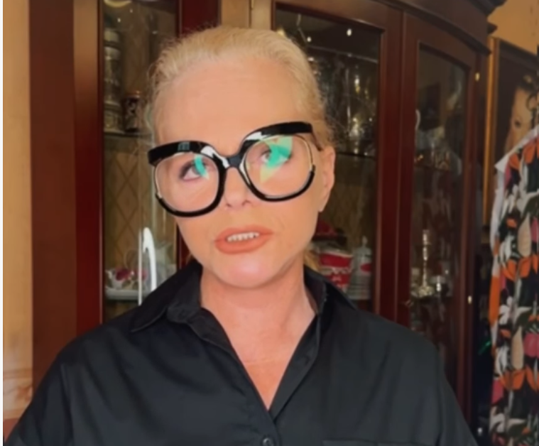 Лариса Долина