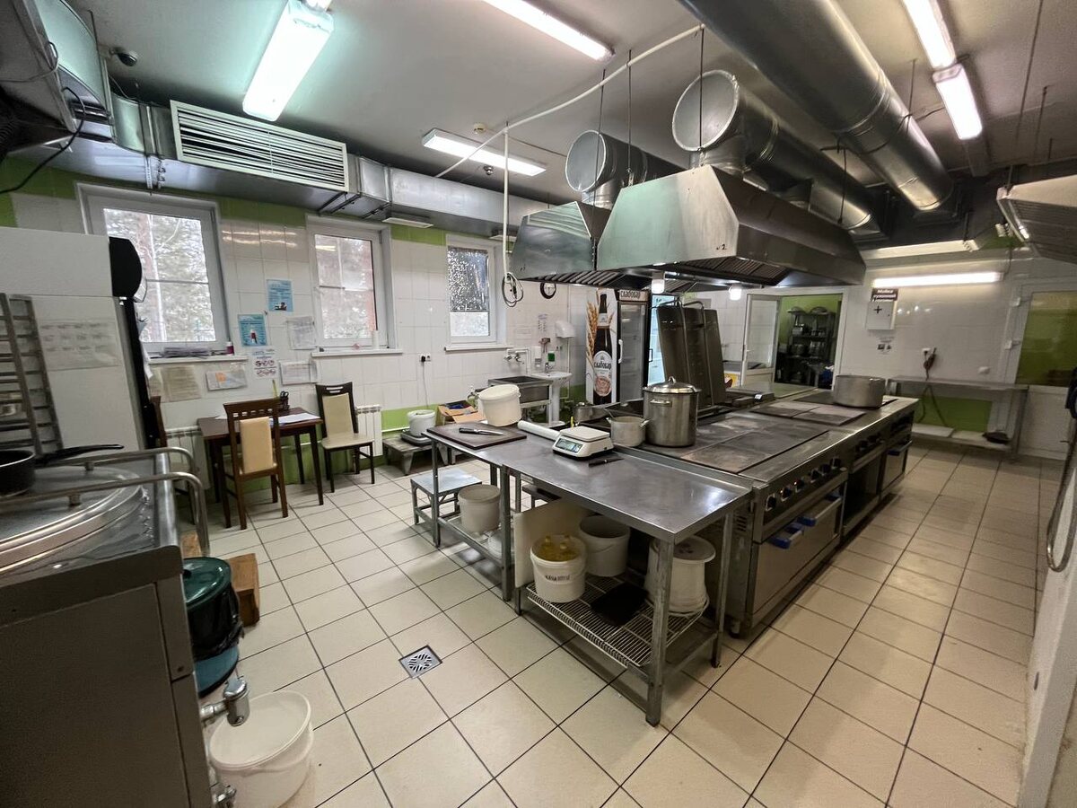   Пищеблок загородного отеля. Фото: пресс-служба СУ СК по Омской области