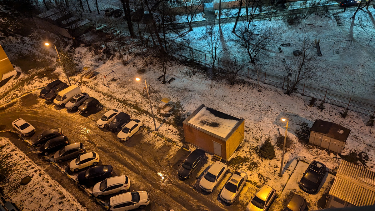 За окном лужи и дождь