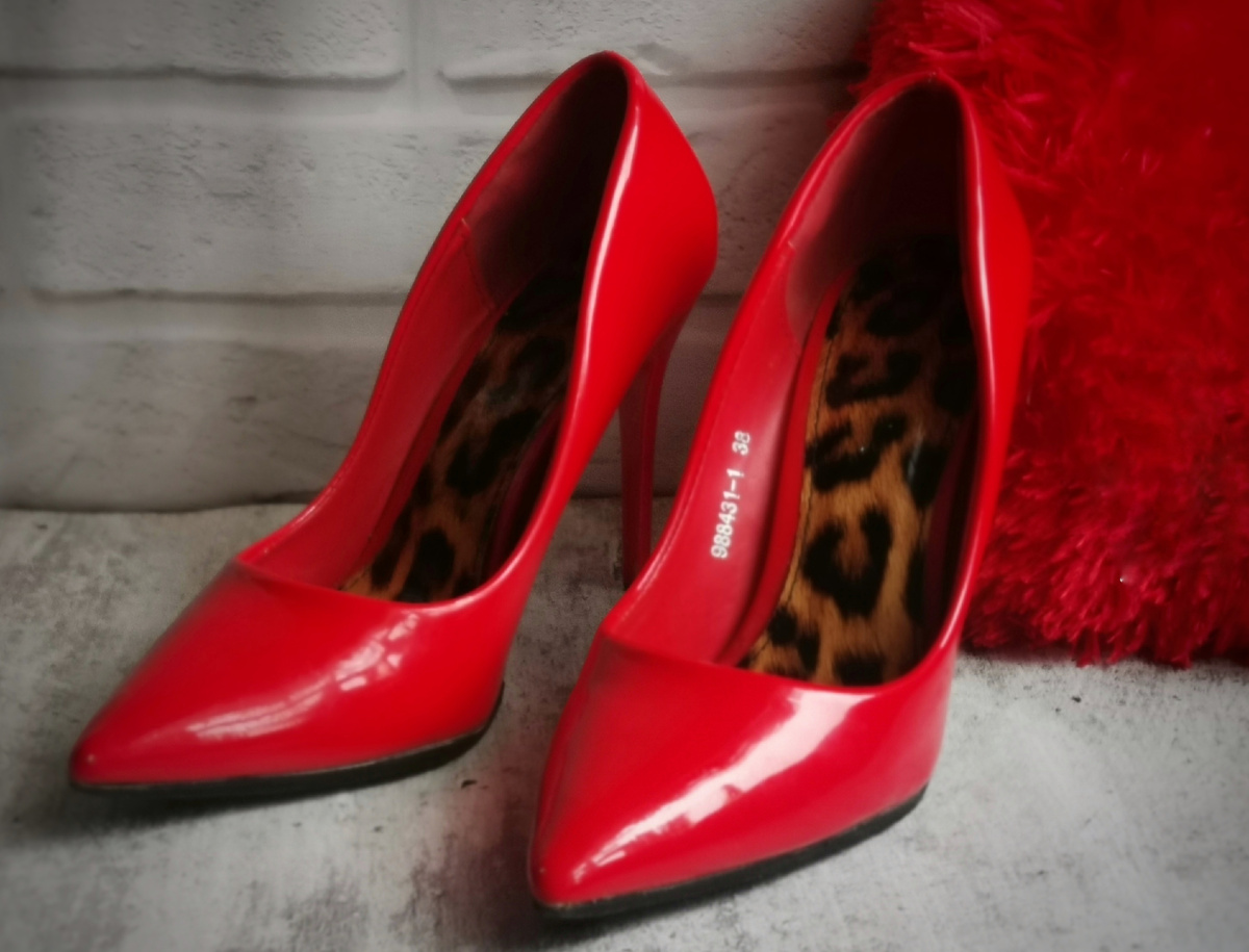 Мои красные лаковые лодочки, ещё и подошва  со стелькой "леопард"