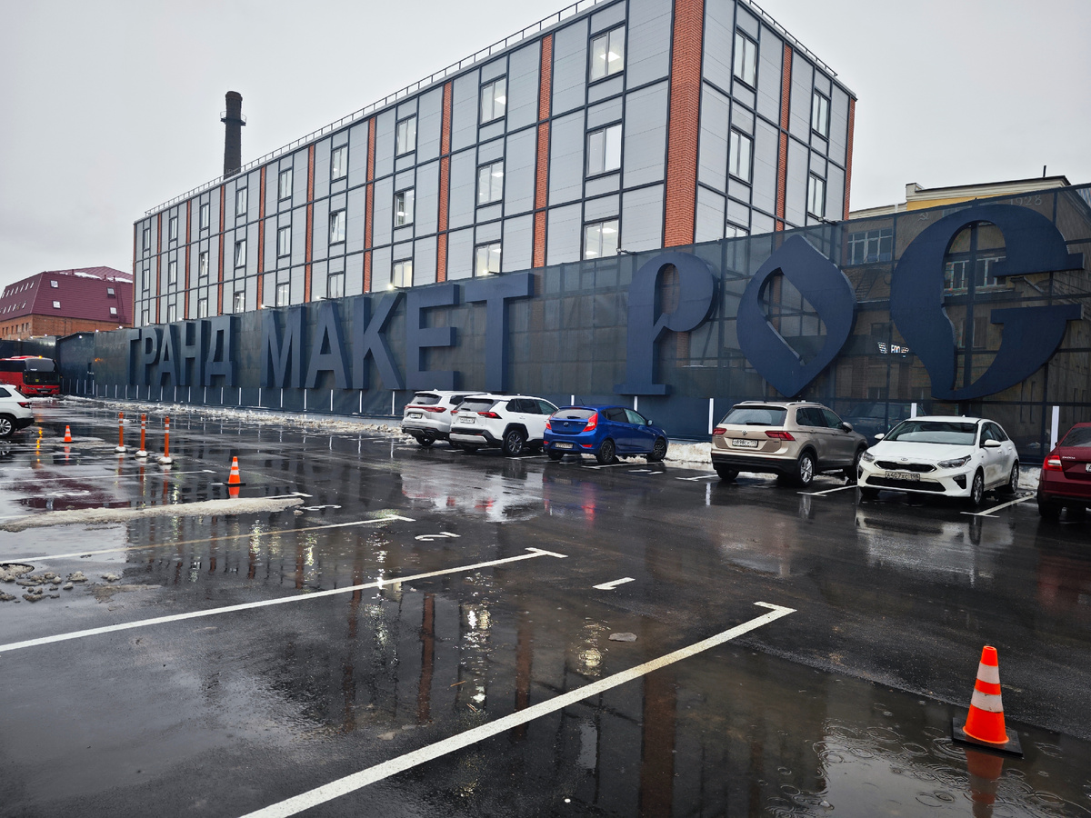 С таким указателем точно мимо не пройдешь.