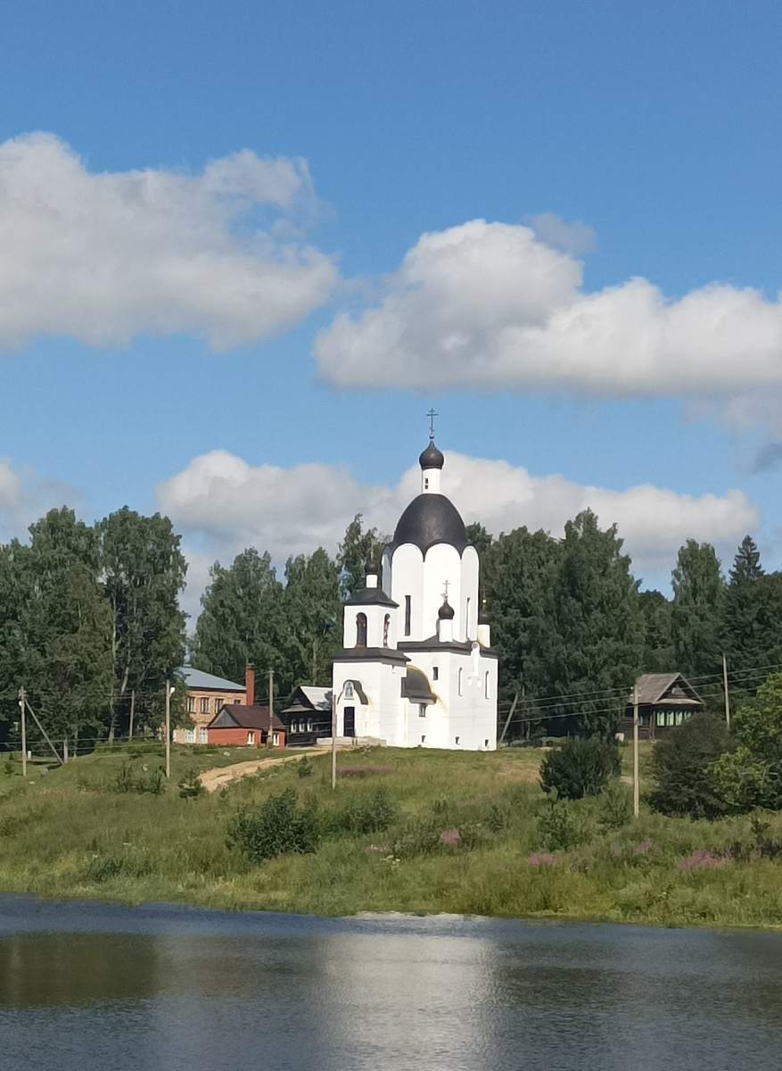 Покровская церковь у разлива на речке Ельчанка.