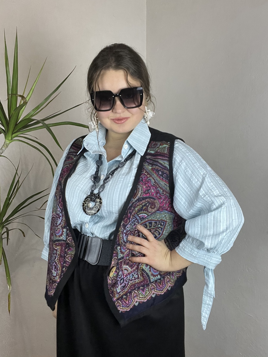 Образ 10000 руб. (Блуза 3500 руб., жилет 3000 руб., пояс 1000 руб., юбка 2500 руб.)