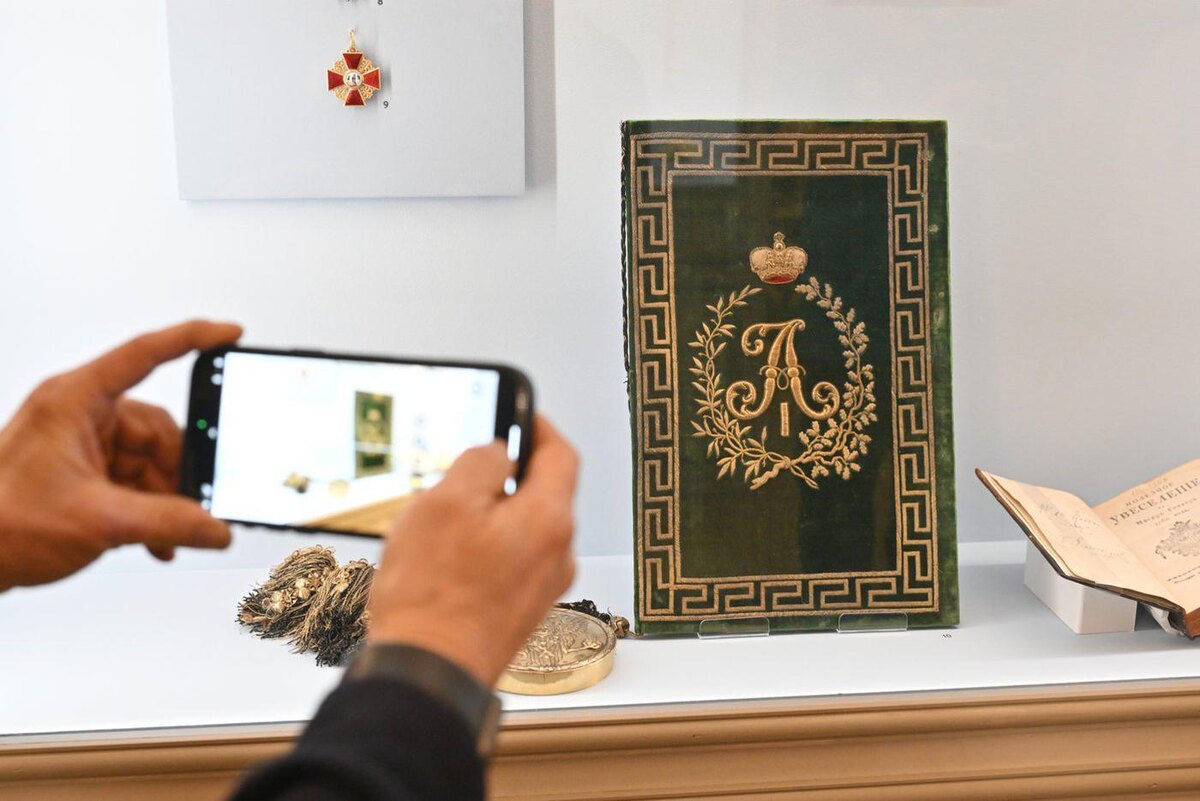 Утвердительная грамота Императорского Московского Университета, 1804 год. Научная библиотека МГУ имени Ломоносова. Грамота, утверждавшая права и привилегии Московского Университета, была дарована Императором Александром I вместе с первым университетским уставом 5 ноября 1804 года. Илья Питалев / @РИА Новости