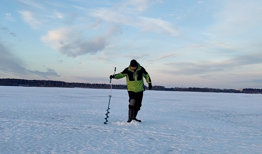 Не рекомендуется облокачиваться на ножи...