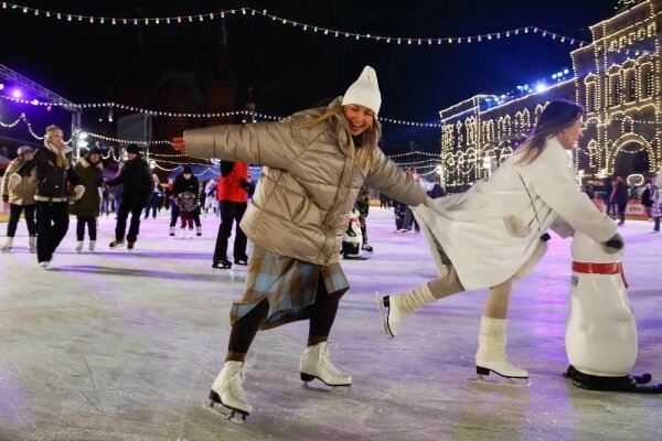 Зимние праздничные каникулы 2024–2025 начинаются 29 декабря и продлятся по 8 января. Обложка © ТАСС / Михаил Синицын