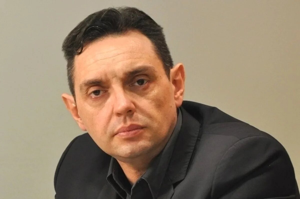    Вулин заявил, что Запад отрекся от демократического общества