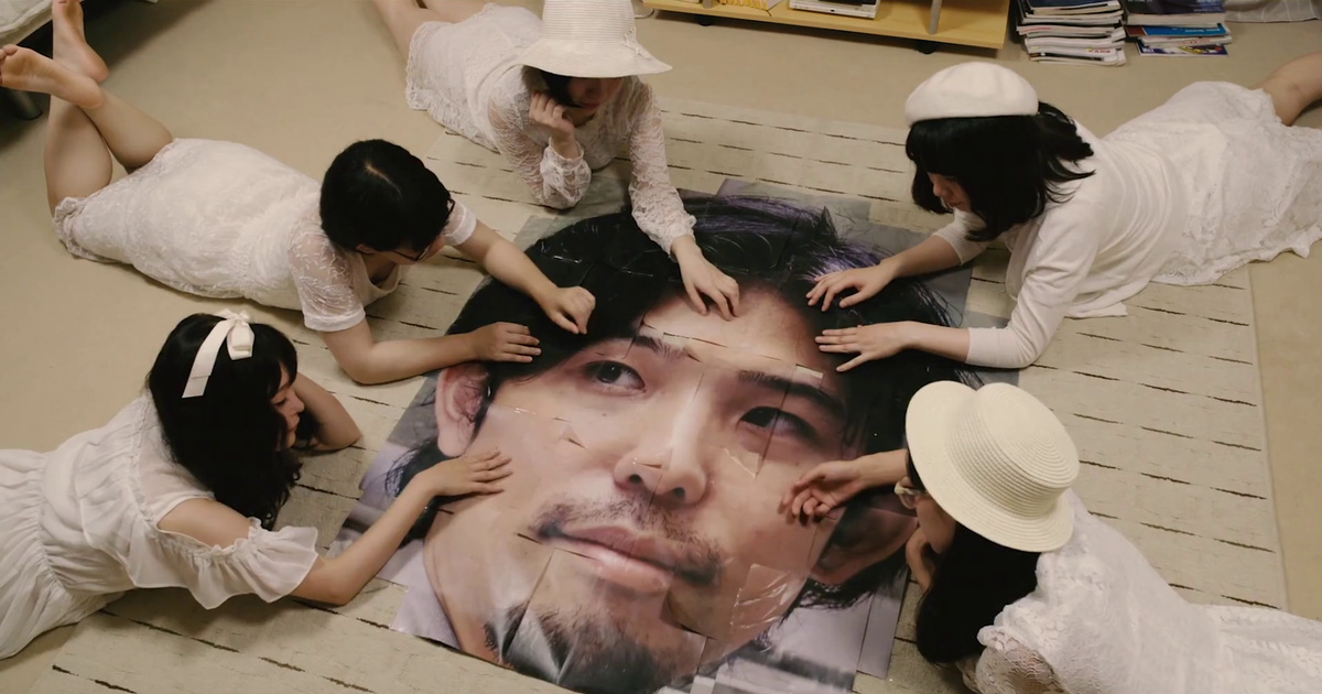 "Красный почтовый ящик на улице Эшер"(2020): фанатки режиссёра