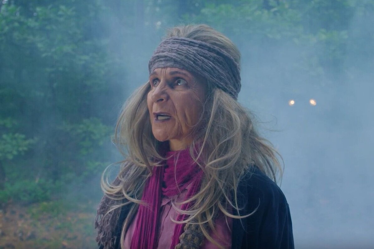 Кадр из фильма "Баба Яга спасает Новый год"