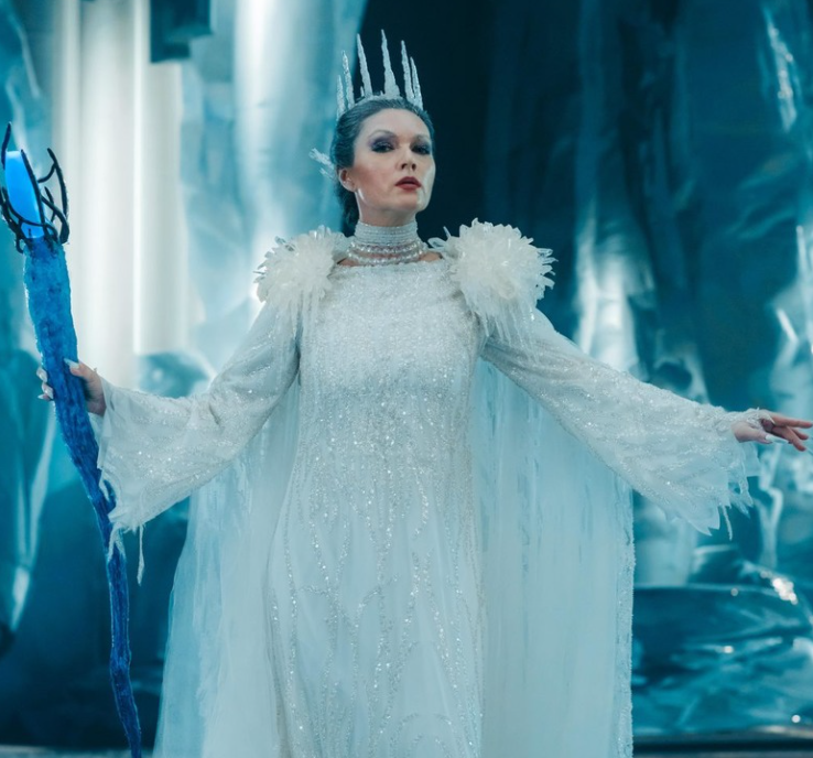 Кадр из фильма "Баба Яга спасает Новый год"