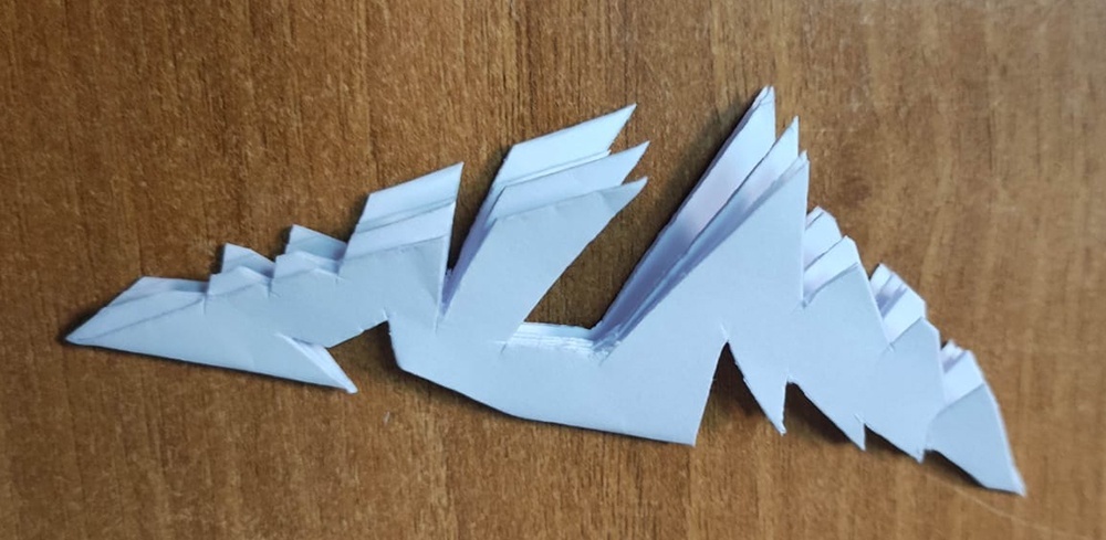    Как делать из бумаги снежинки, каждый, кажется, знает с детства. / Фото: Симона Филимонова