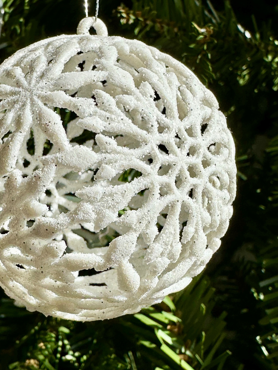 «Новогодние игрушки, свечи и хлопушки…»