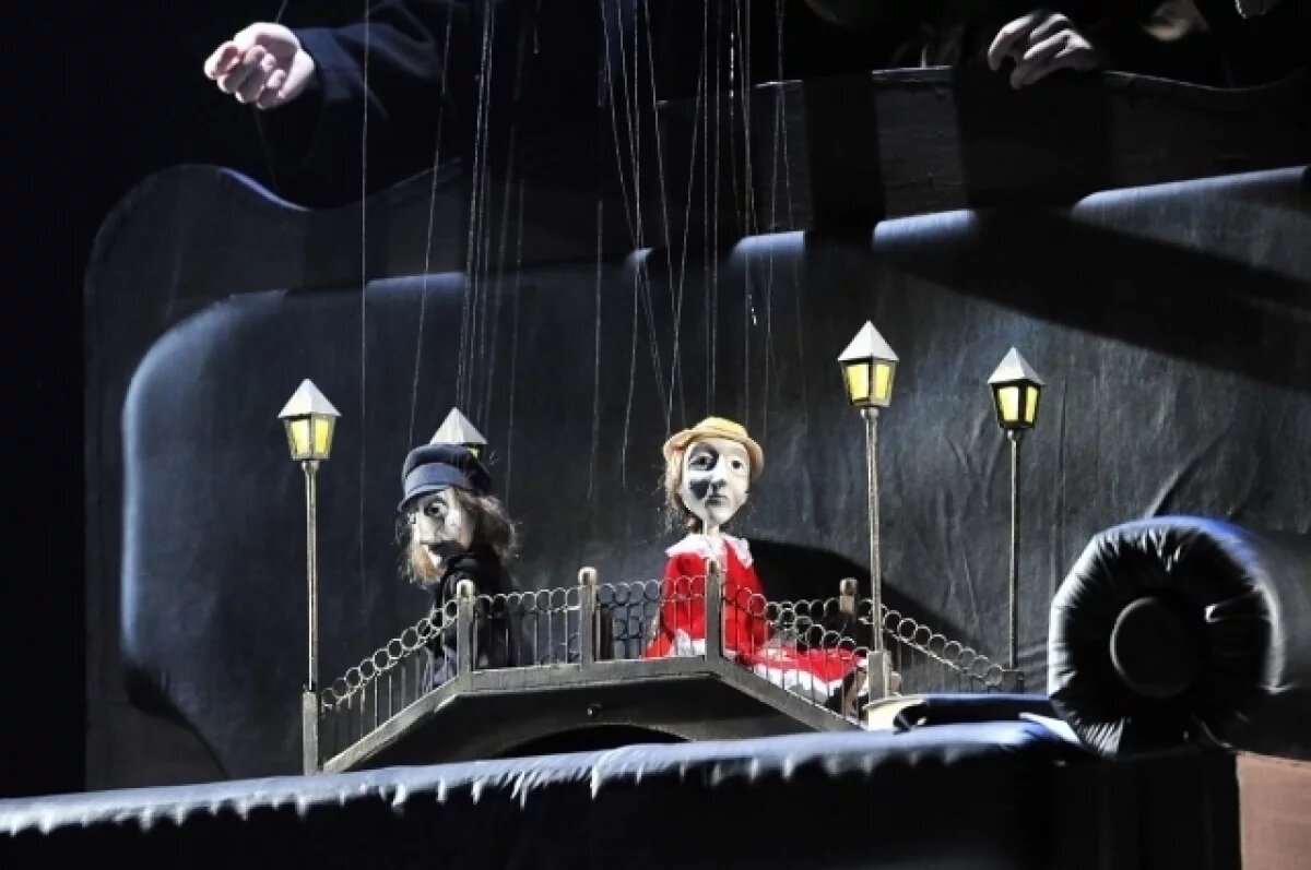    Когда-то Рязанский театр кукол снискал свою славу именно как театр со своими вечерними спектаклями.