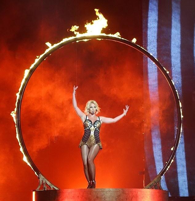 Источник, близкий к певице, сообщил, что все слухи или сообщения о возвращении в Вегас полностью не соответствуют действительности