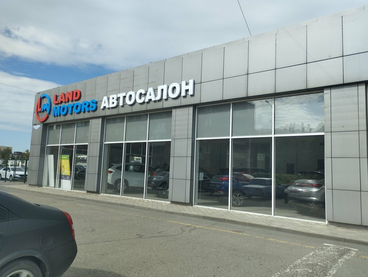 Что скрывается за фасадом Омского land-motors55.ru