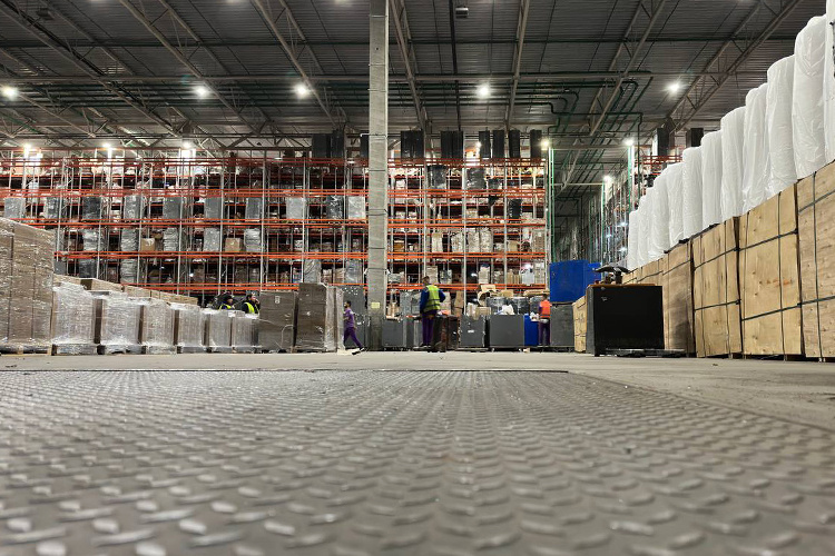    Гигантский склад Wildberries в Новой Туре изнутри