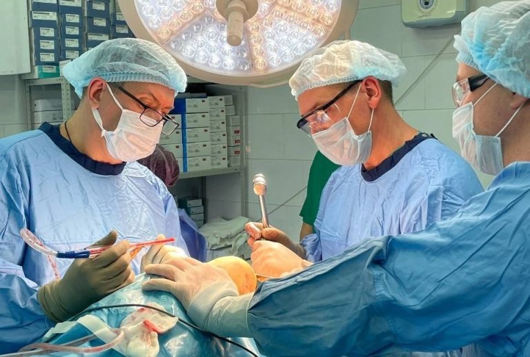    Оренбургские хирурги провели уникальную операцию на коленном суставе Оренбуржье