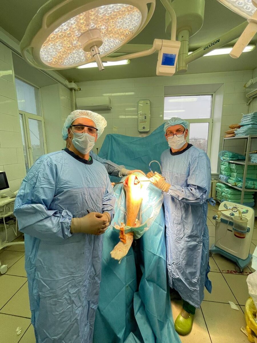     Оренбургские хирурги провели уникальную операцию на коленном суставе Оренбуржье
📷    Оренбургские хирурги провели уникальную операцию на коленном суставе Оренбуржье
📷    Оренбургские хирурги провели уникальную операцию на коленном суставе Оренбуржье
