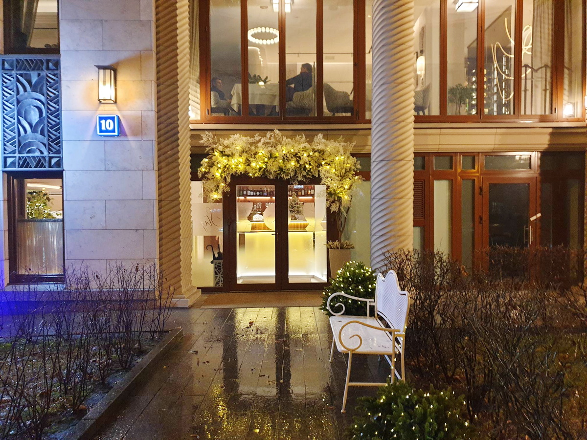 Вход в ресторан Stay