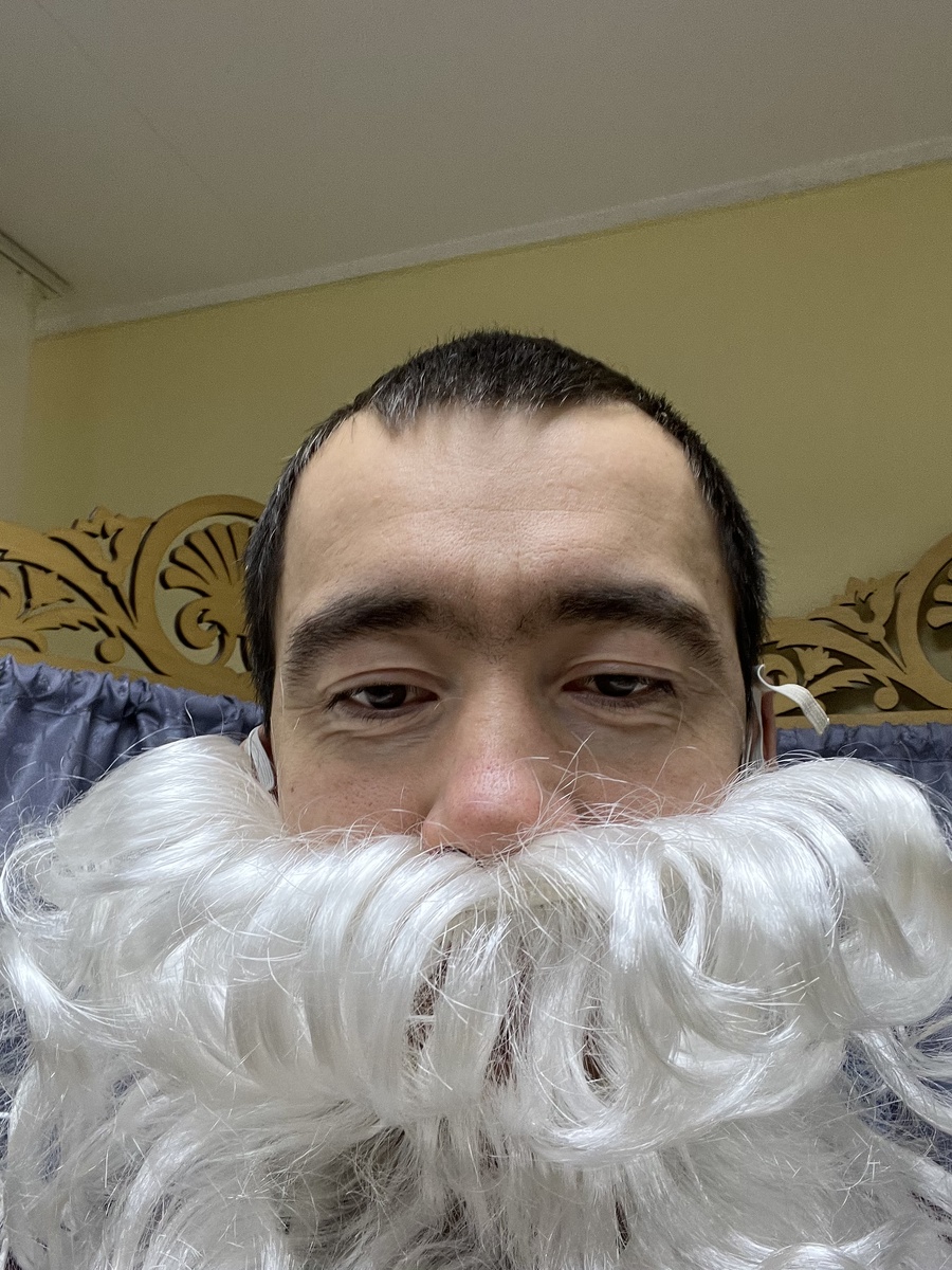 Наряжался