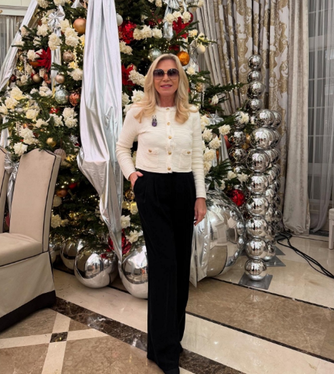 Марина Юдашкина в брюках палаццо и жакете в стиле Chanel. Фото: соцсети