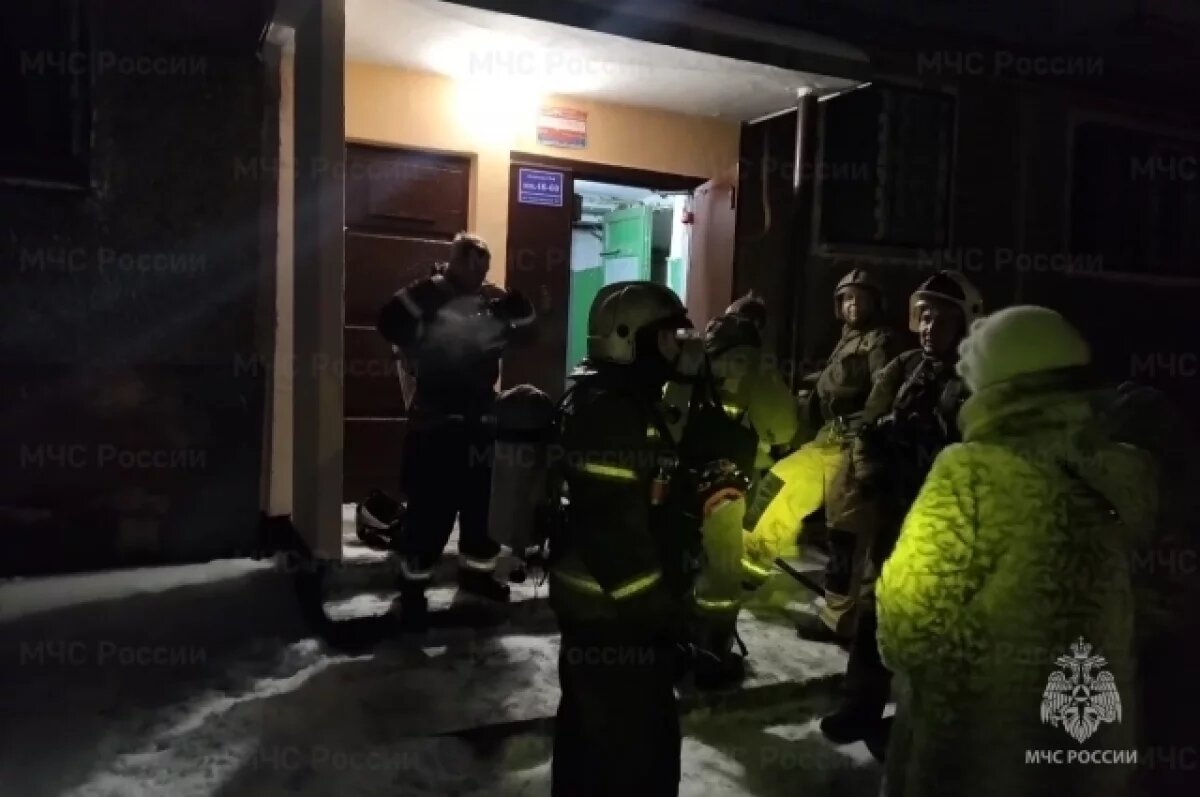    15 человек спасли при пожаре в многоэтажке Нижнего Тагила