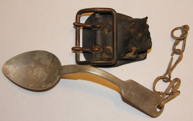 Ложка с подписью и пряжка от ремня старшего сержанта Скрипко 