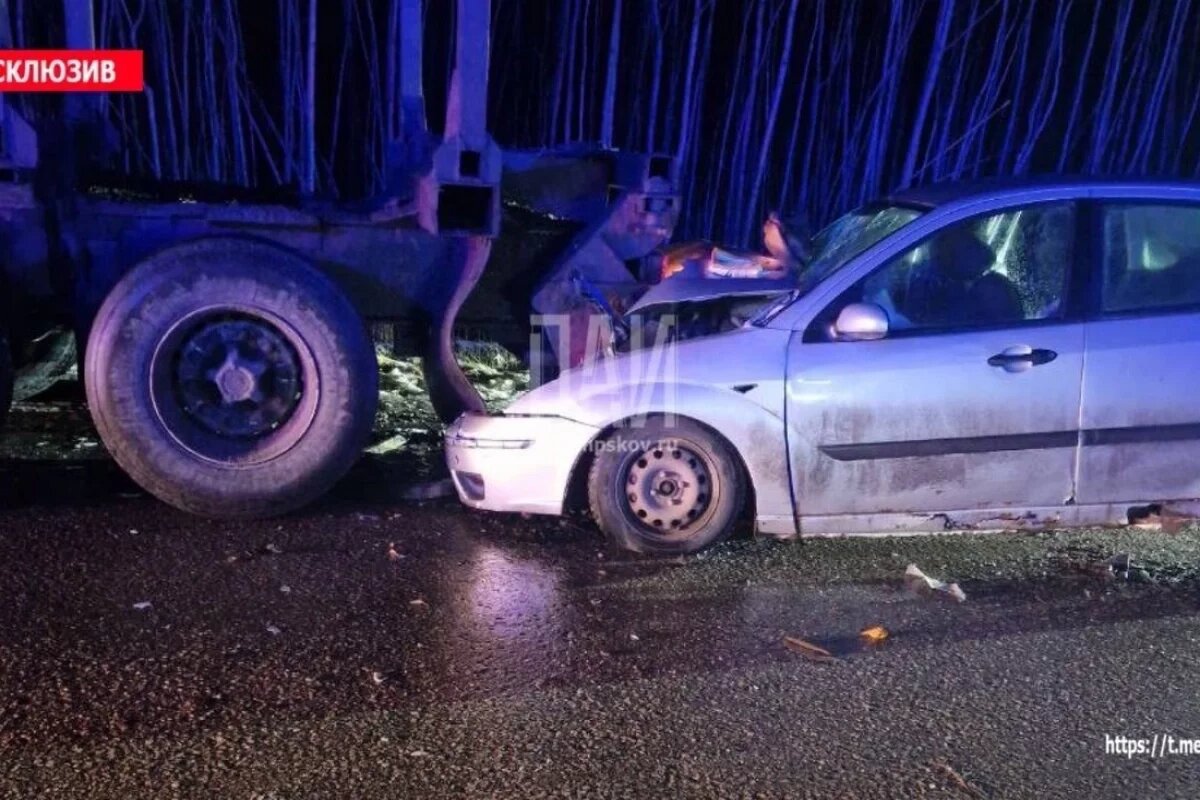    Пять человек госпитализировали после ДТП с фурой в Псковском районе