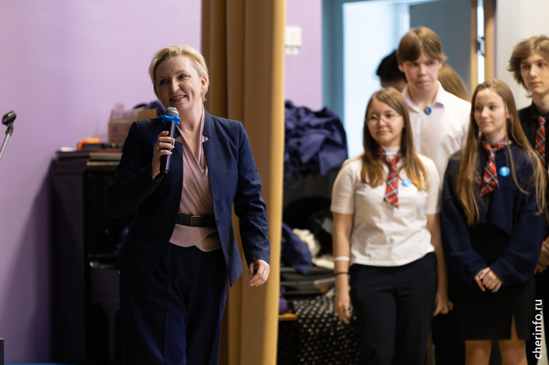    Состязание веселых и находчивых прошло в школе № 23. В нем участвовали пять команд из школ № 4, 23, 25, 31 и 41, в каждой команде по семь человек.