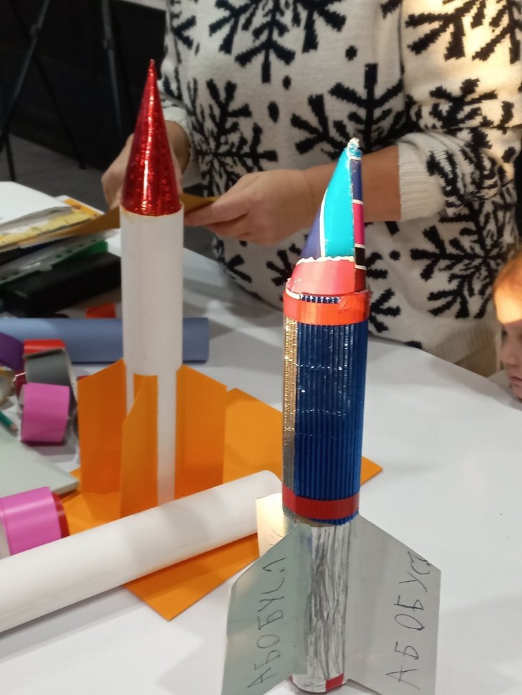 Модели ракет склеили из бумаги
Фото:Депутат Дмитрий Теплов/Вконтакте