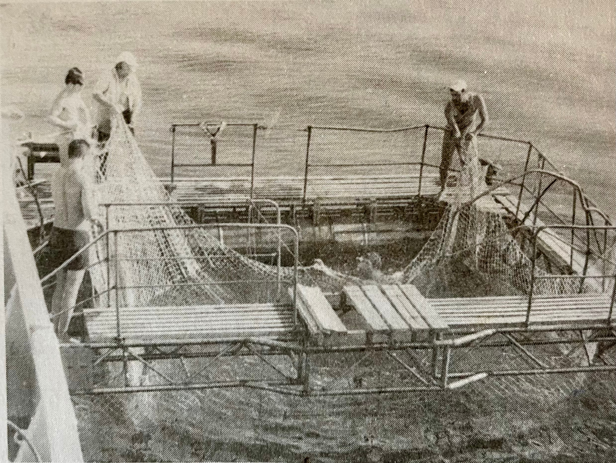 Плавучая клеть на воде. Окончательная подготовка к работе. 