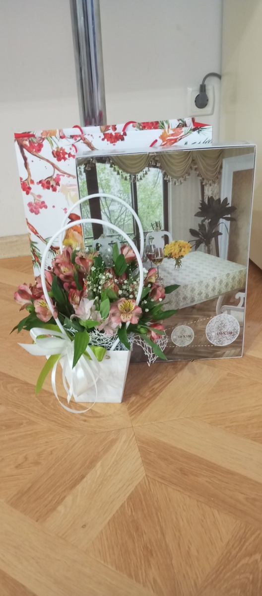 Подарок сестре от родителей на ДР