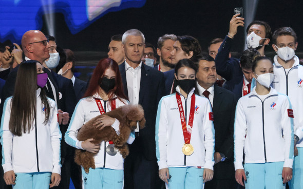 Чествование прилетевших из Пекина фигуристов - РБК