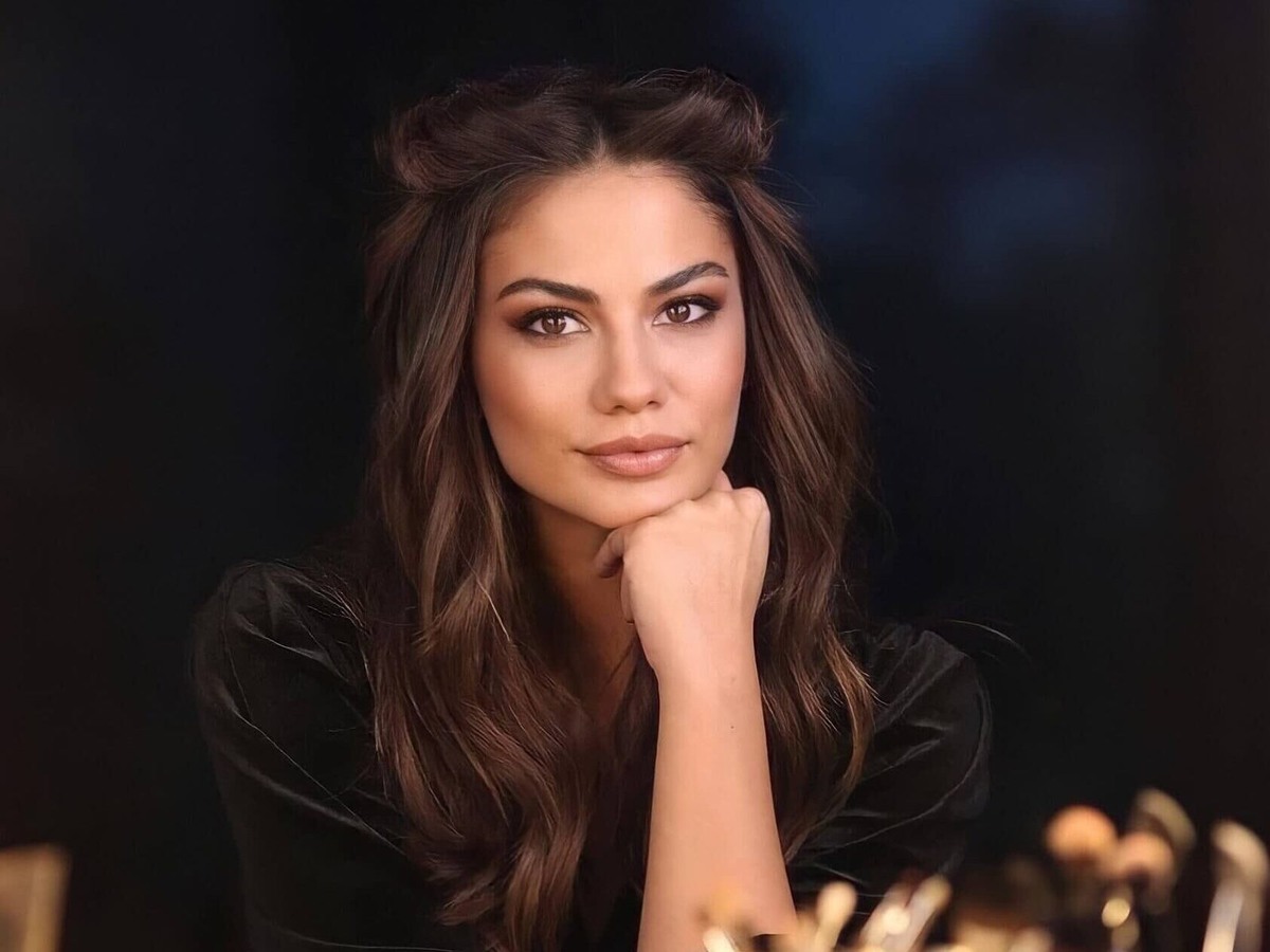 Источник https://www.kino-teatr.ru/acter/album/508444/1215374.jpg