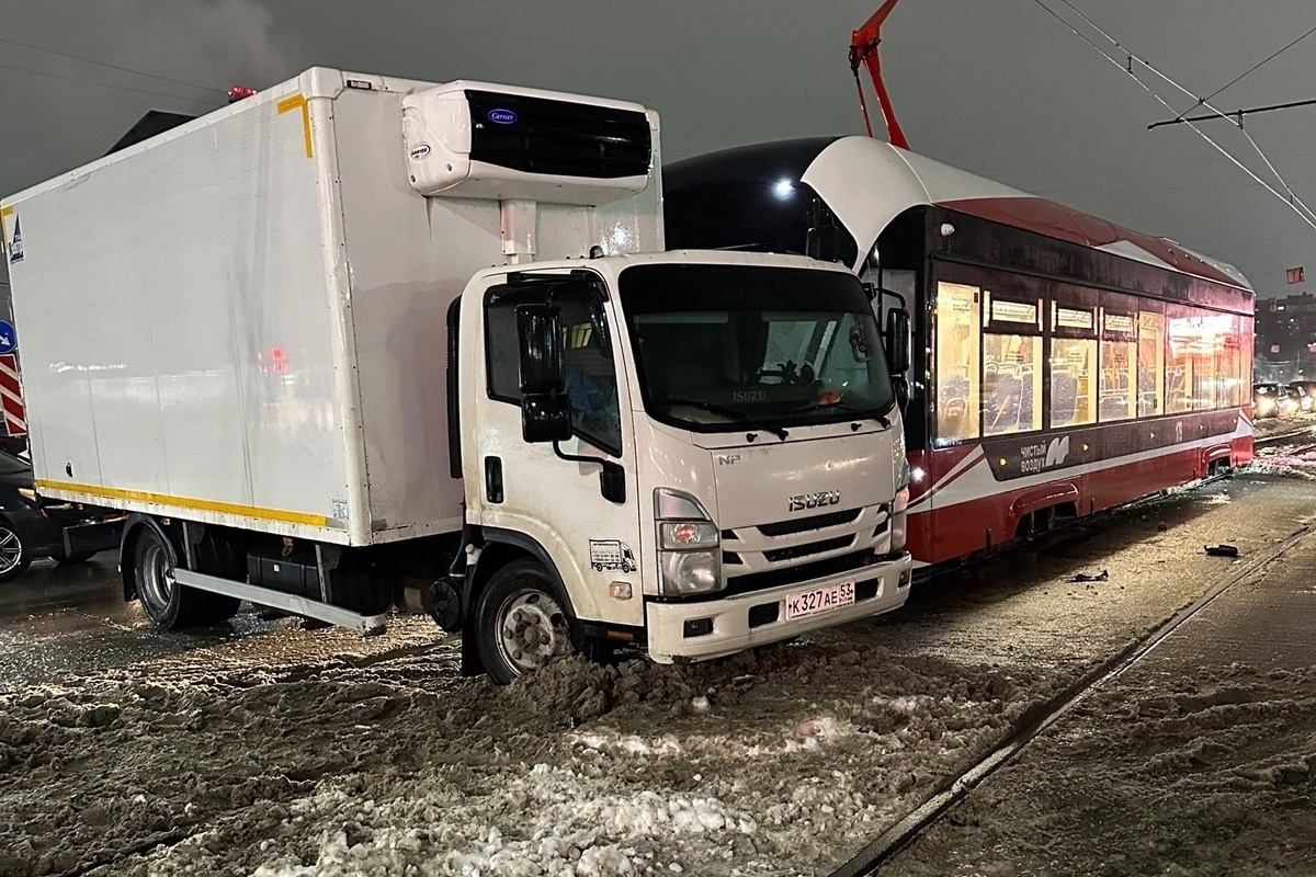    Происшествие случилось 20 декабря в 18:30 на перекрестке проспекта Победы и улицы Гоголя.