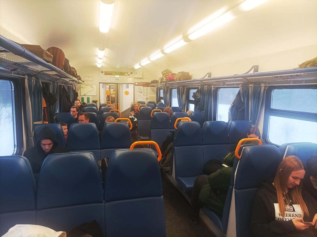 вагон где сидят 3+3