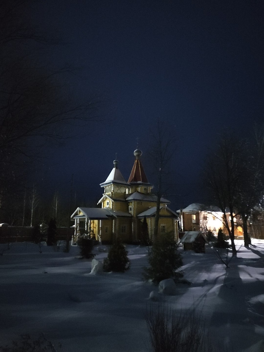 Свято-Успенсккя Феклина Пустынь недалеко от Оптиной.