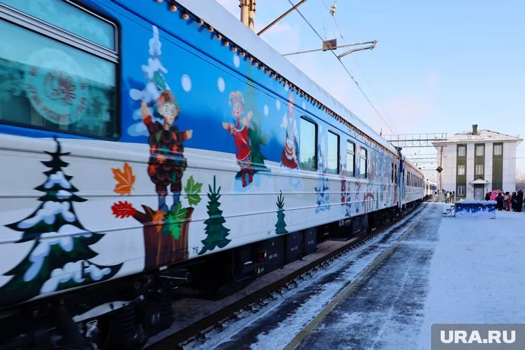 На встрече праздничного состава не был замечен ни один высокопоставленный политик
Фото: Екатерина Сычкова © URA.RU