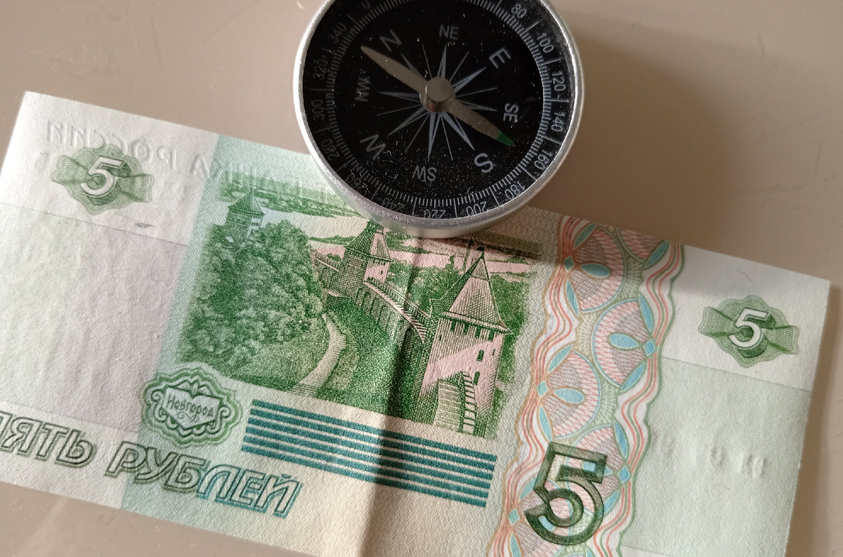 Сначала надо научиться ориентироваться в мире маленьких финансов, а потом получать доступ к большим. 