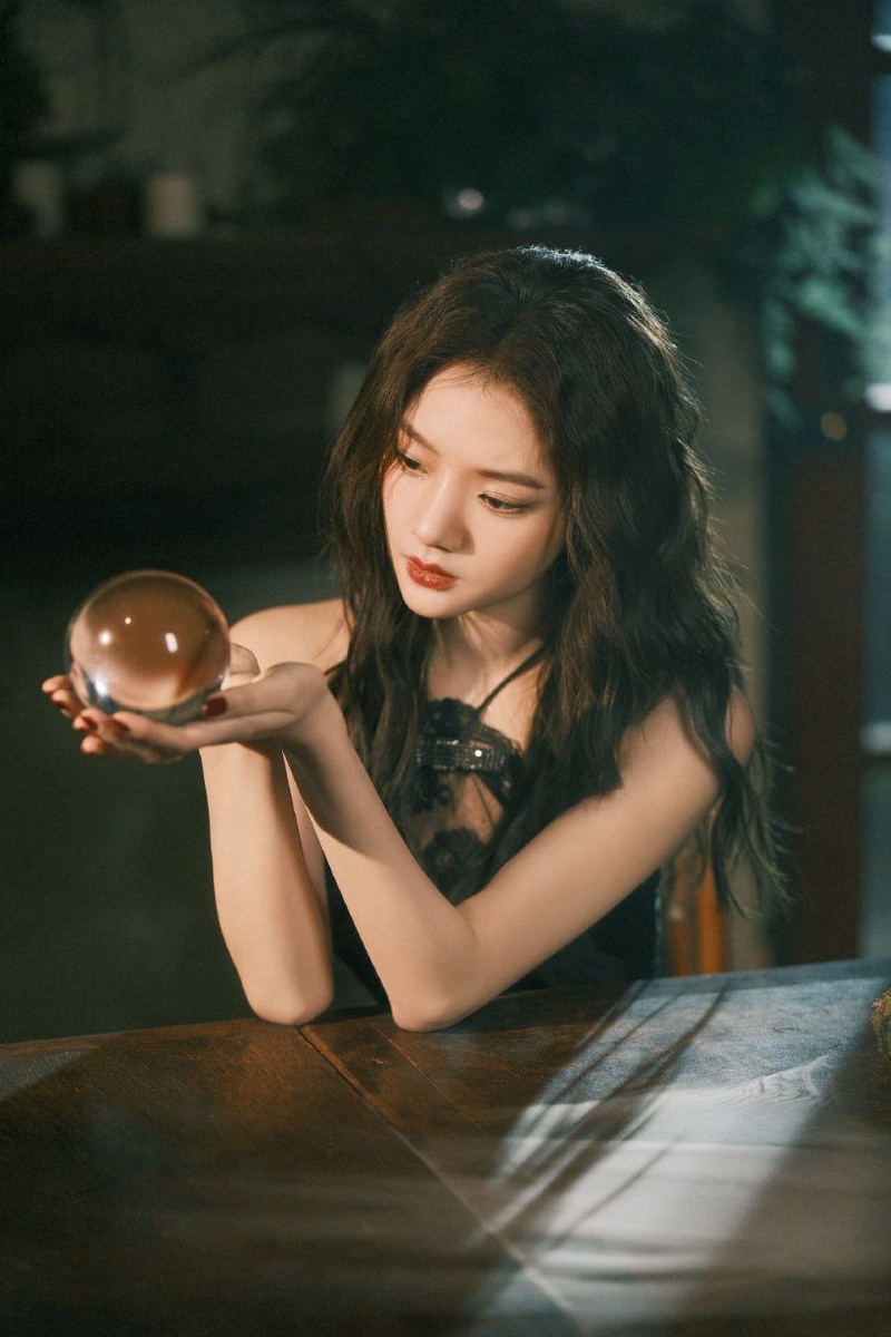 Актриса Жэнь Минь, листайте галерею