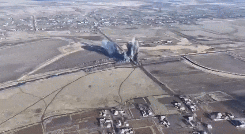    Авиаудар ВКС России по мосту через реку Волчья на Кураховском направлении. Видео: ТГ-канал "Военкоры Русской Весны"