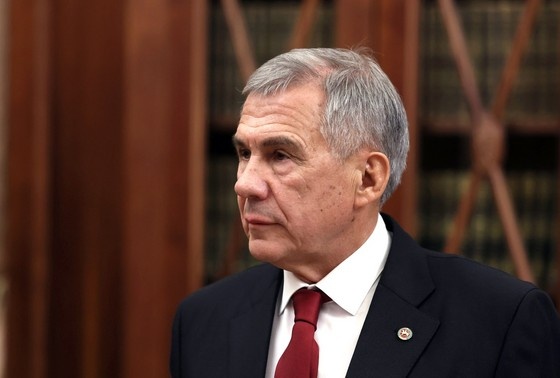     Рустам Минниханов