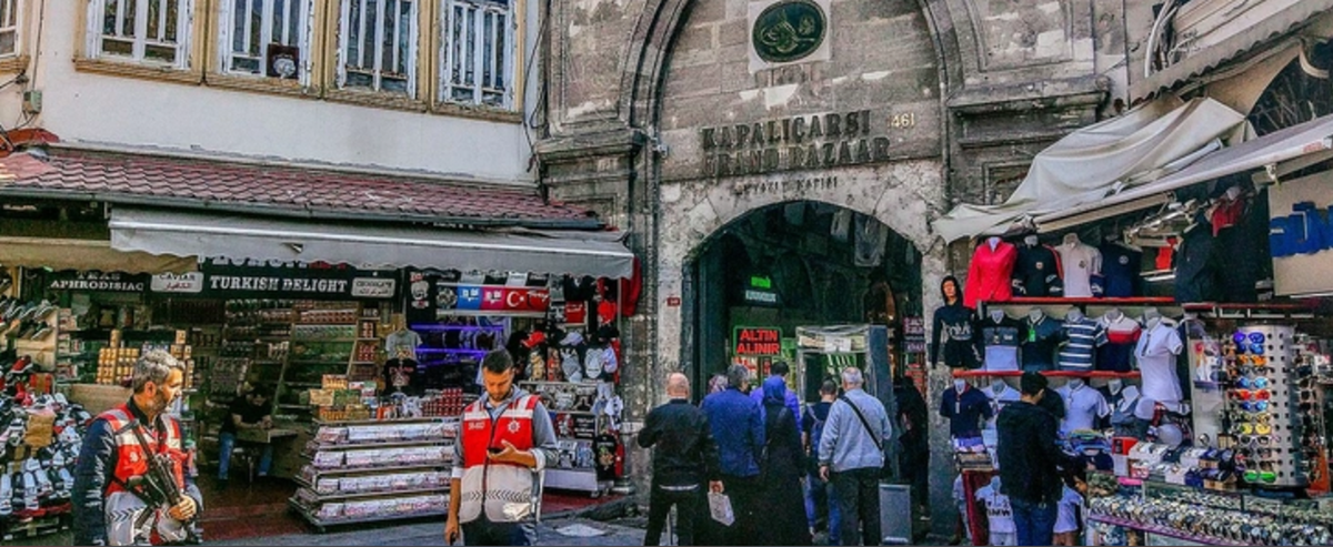 Один из входов на Большой базар Kapal. Стамбул.