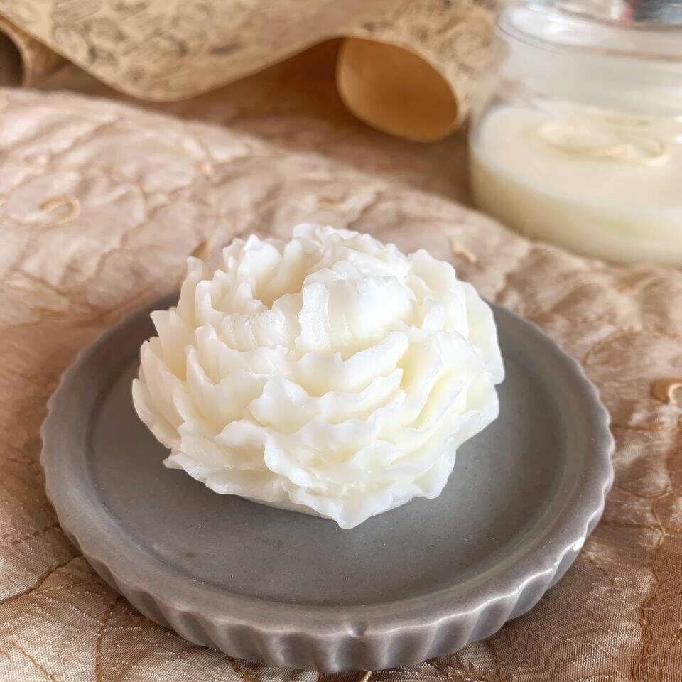 Свеча-пион из соевого воска