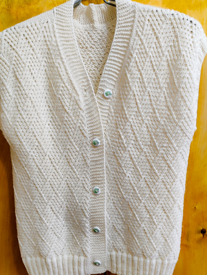 Вот такой жилет я вязала. 