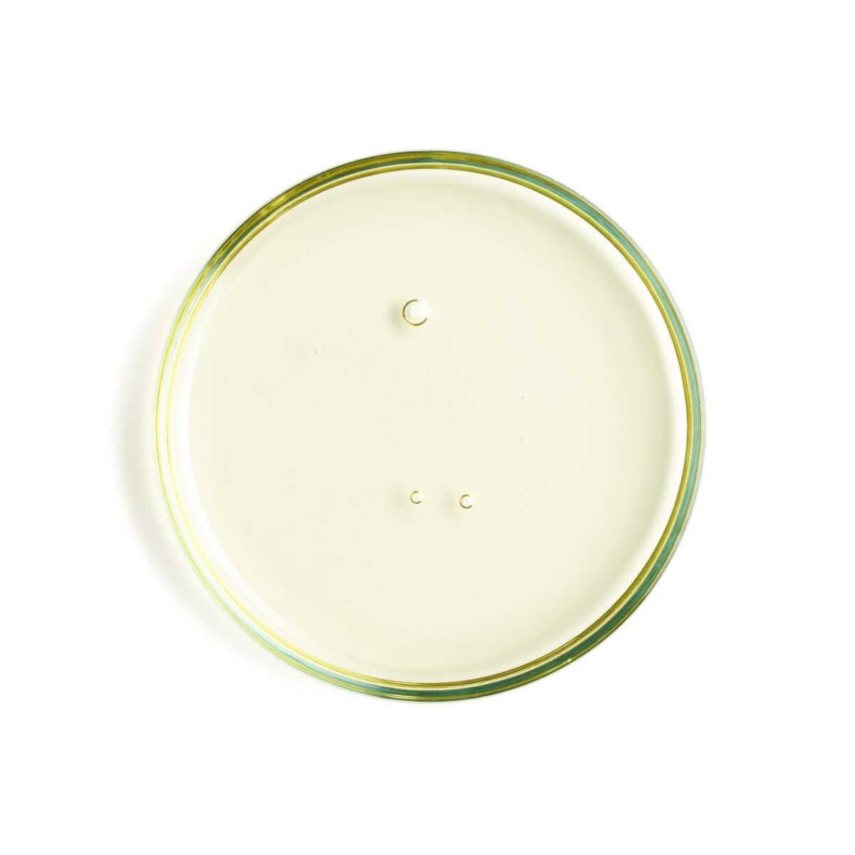 Репейное масло уже долгие годы обрастает мифическими свойствами вроде рекордного ускорения роста волос или эффективного лечения выпадения.