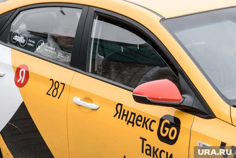 Онлайн-забастовка тюменских таксистов отменяется. Но надолго ли?
Фото: Илья Московец © URA.RU