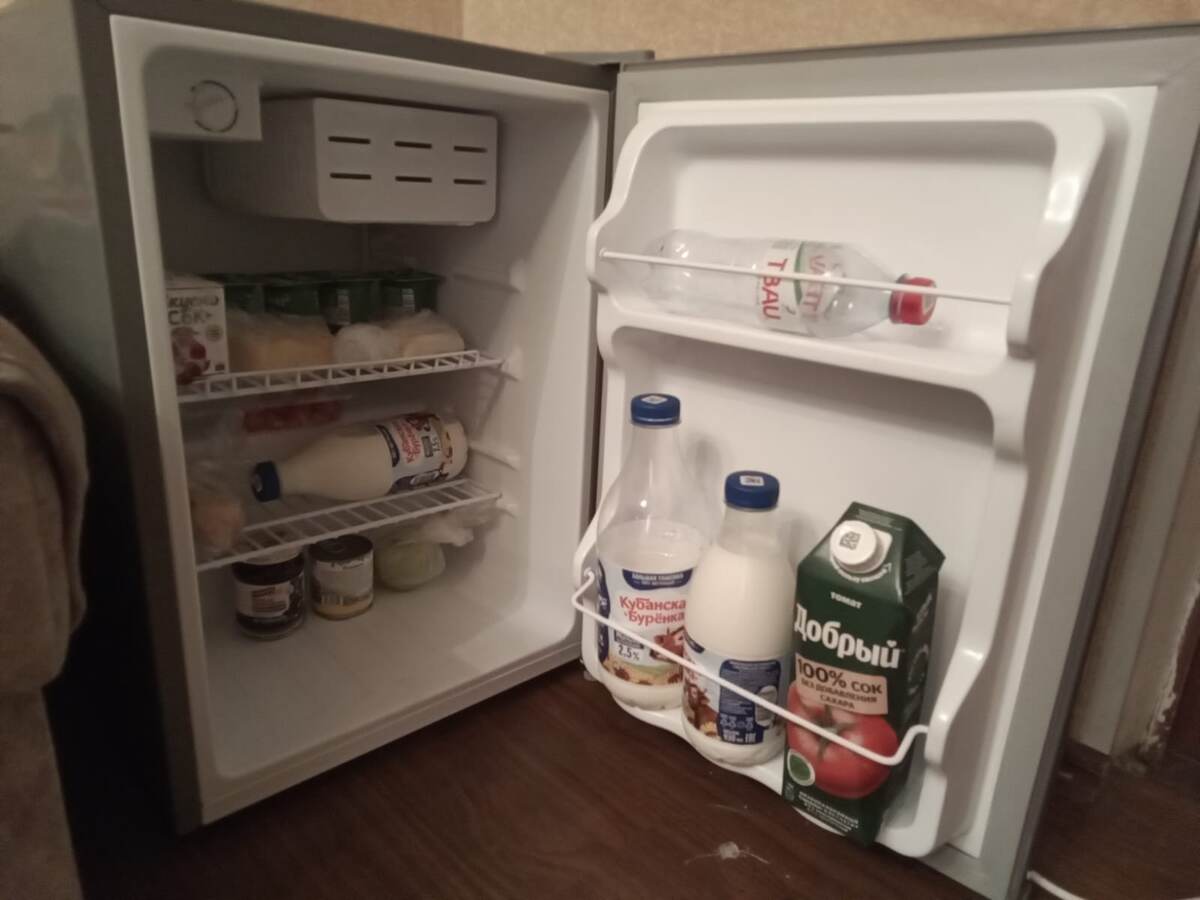 Сейчас как раз запасы истощились, потому что вчера вечером и сегодня днём мы всё поели. Сейчас пойдём в "Стейтон" за покупками.