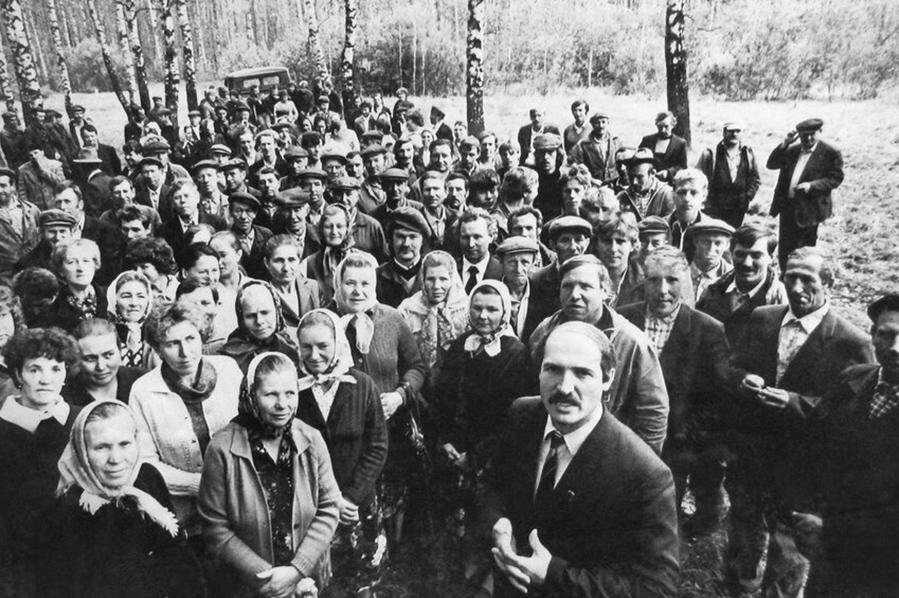 А. Г. Лукашенко с односельчанами / rbc.ru