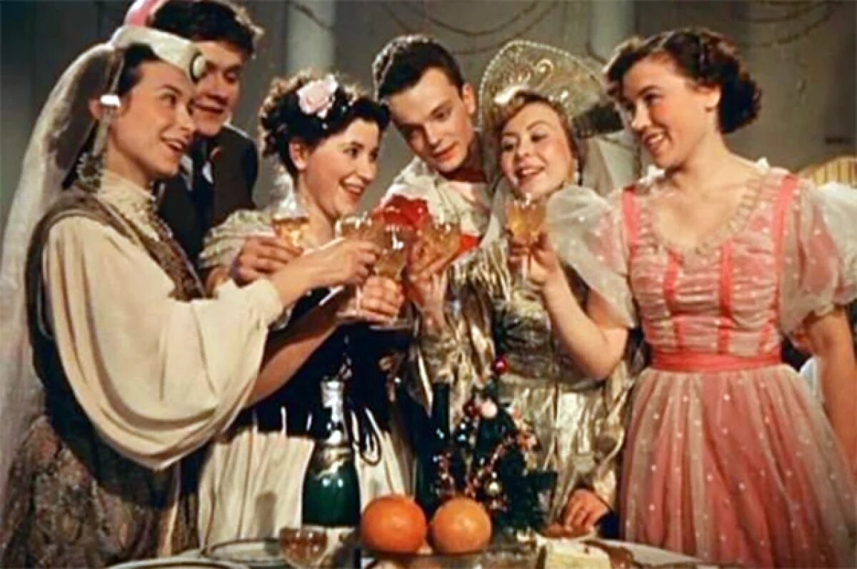    Дед Мороз-партизан и Марс.